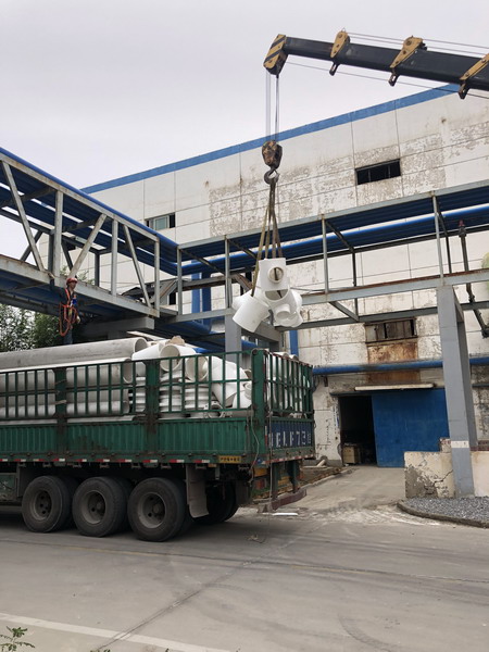 库尔勒工地FRPP管材到货吊装